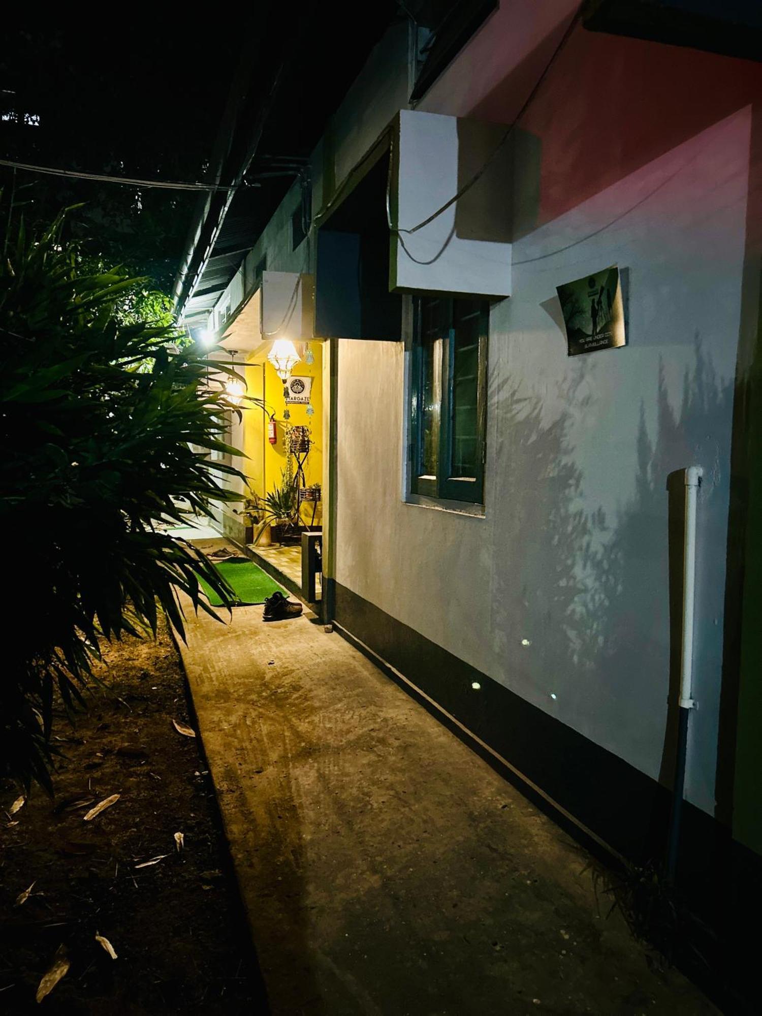 Stargaze Backpackers Hostel Гувахати Экстерьер фото