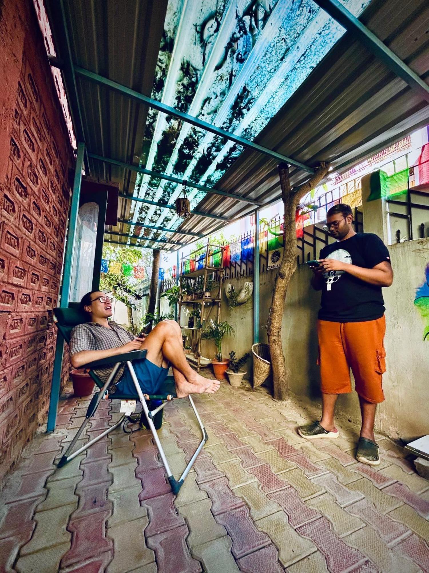 Stargaze Backpackers Hostel Гувахати Экстерьер фото