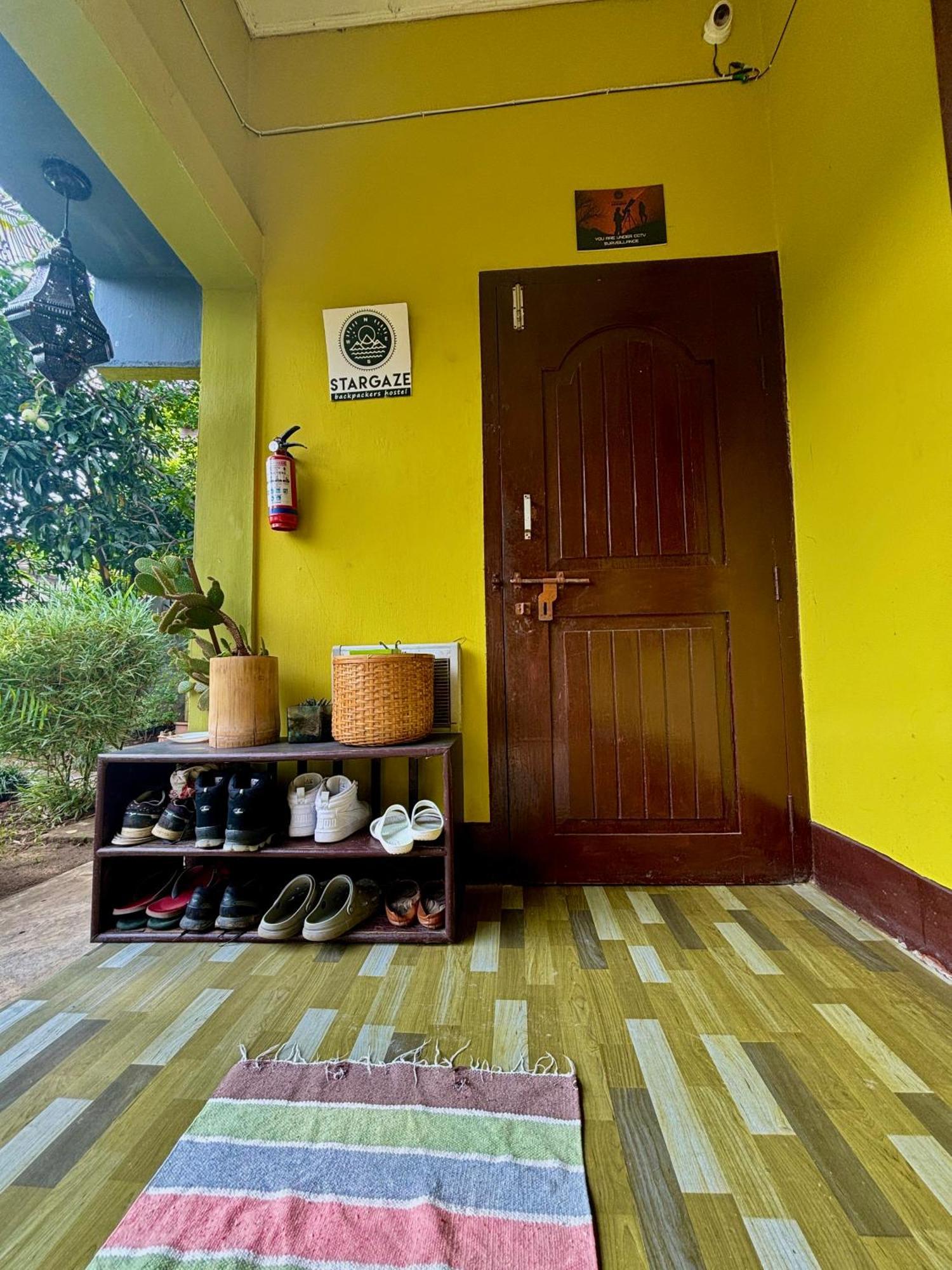 Stargaze Backpackers Hostel Гувахати Экстерьер фото